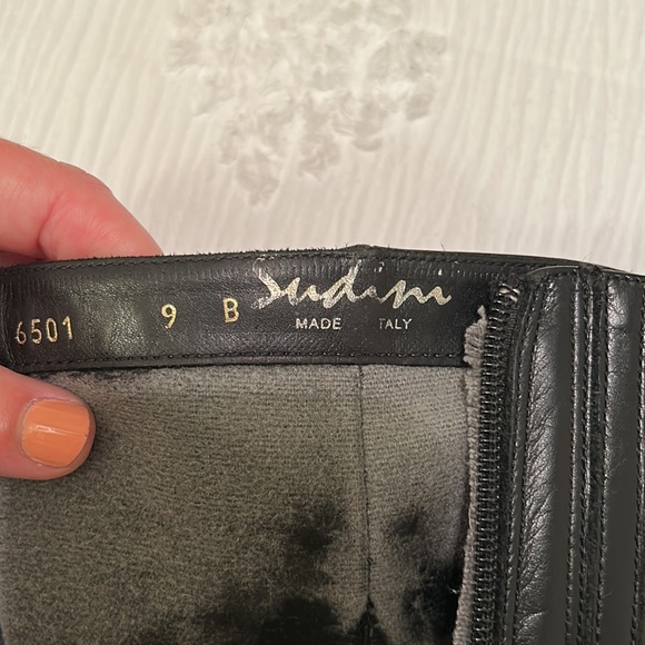 Black leather boots - Picture 6 of 9